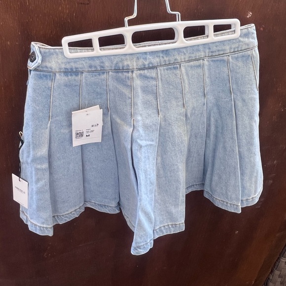 Forever 21 pleated mini skirt light denim - Picture 2 of 2